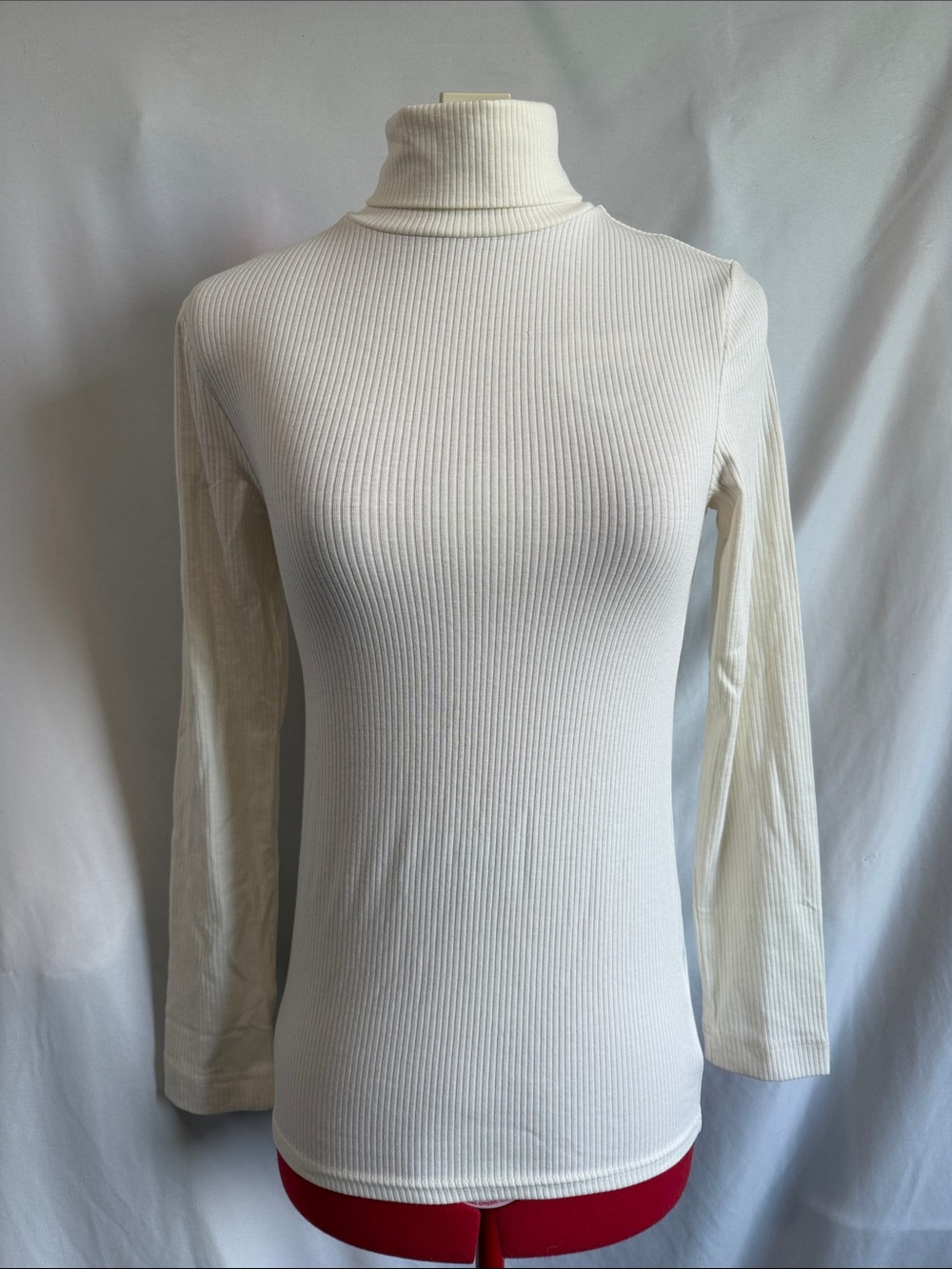 Amazon Essentials Women's Cream Ribbed Long Sleeve Turtleneck